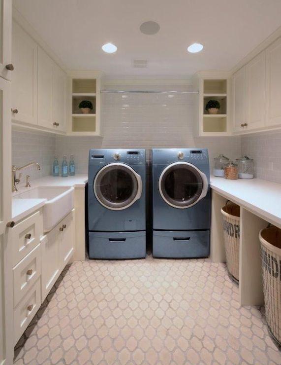 U-shaped design in laundry room